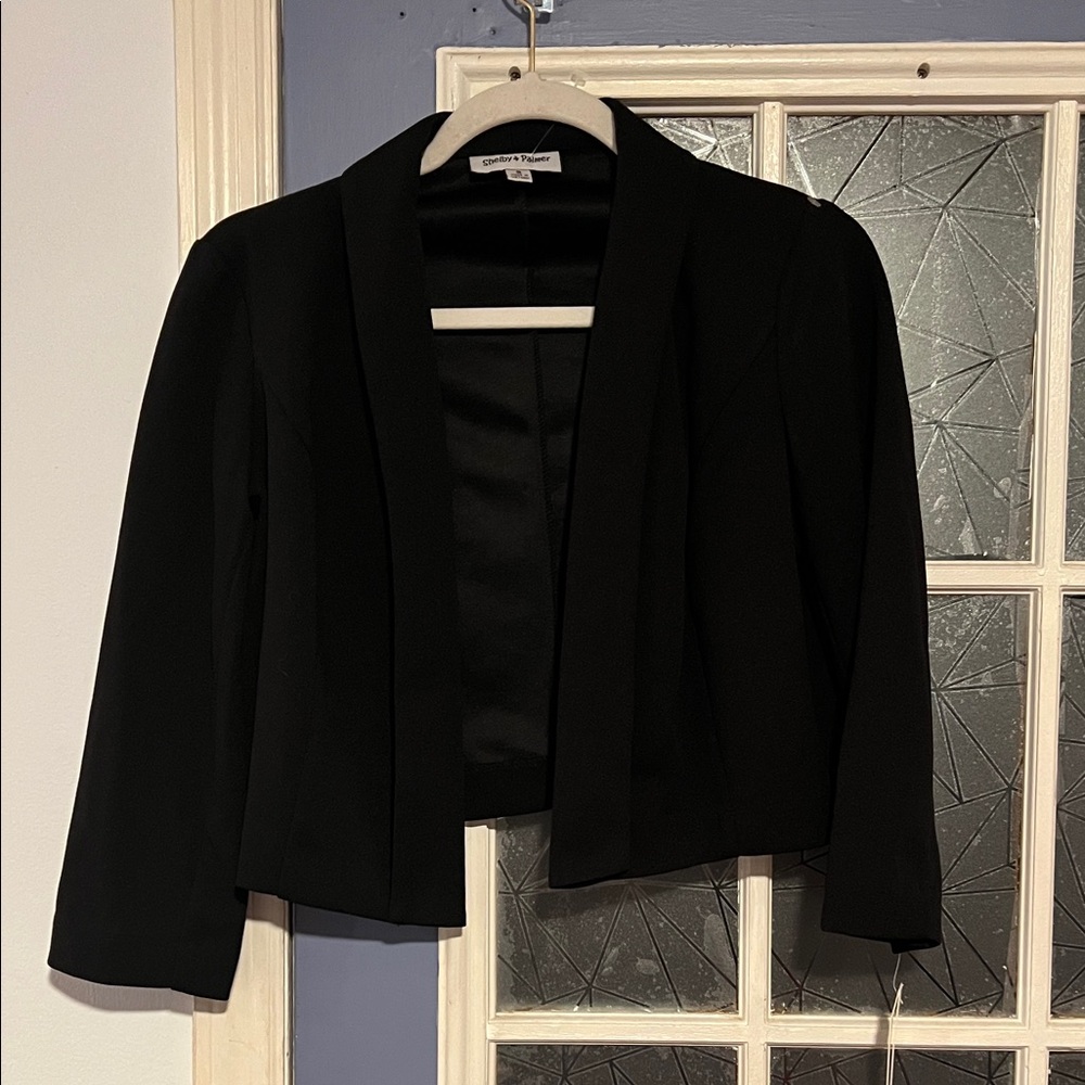 Shelby and Palmer Women's Black Cropped blazer size small NWT